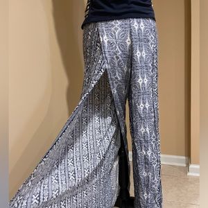 Jealous Tomato Cover-up pants. Navy print , split design Sz sm